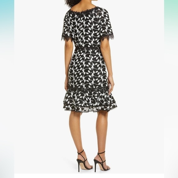 EUC - SHANI - Off the Shoulder Dress - Black/White - size 6 - Picture 3 of 6